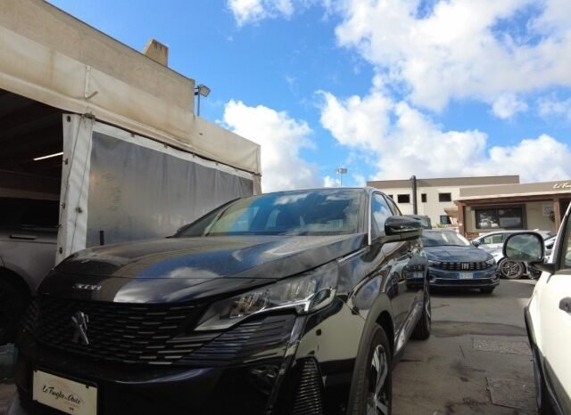 
								Peugeot 3008 ALLURE 2023 completo									