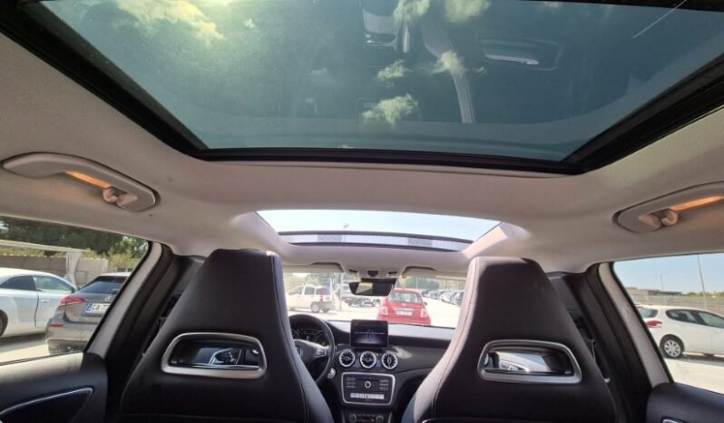 
								Mercedes GLA 200D AUT. PREMIUM (TETTO APRIBILE) 2019 completo									
