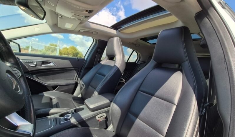 
								Mercedes GLA 200D AUT. PREMIUM (TETTO APRIBILE) 2019 completo									