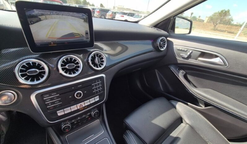 
								Mercedes GLA 200D AUT. PREMIUM (TETTO APRIBILE) 2019 completo									