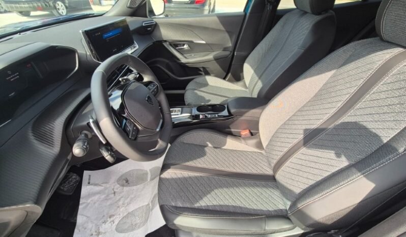 
								Peugeot 2008 HYBRID E-DCS6 ALLURE 2025 completo									