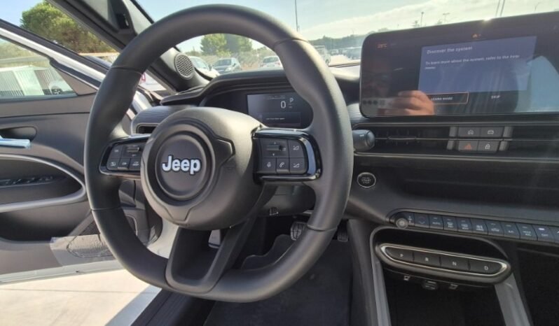
								Jeep AVENGER MHEV DCT LONGITUDE 2026 completo									