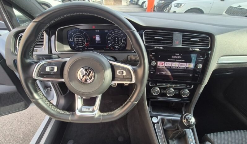 
								Volkswagen GOLF VII TDI R-LINE 2017 completo									