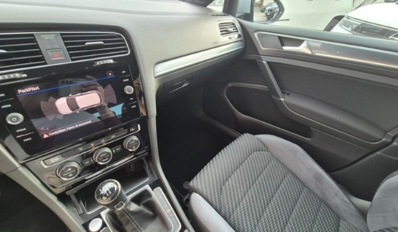 
								Volkswagen GOLF VII TDI R-LINE 2017 completo									