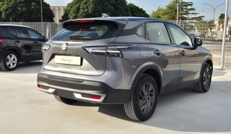 
								Nissan qashqai MHEV ACENTA 2025 completo									