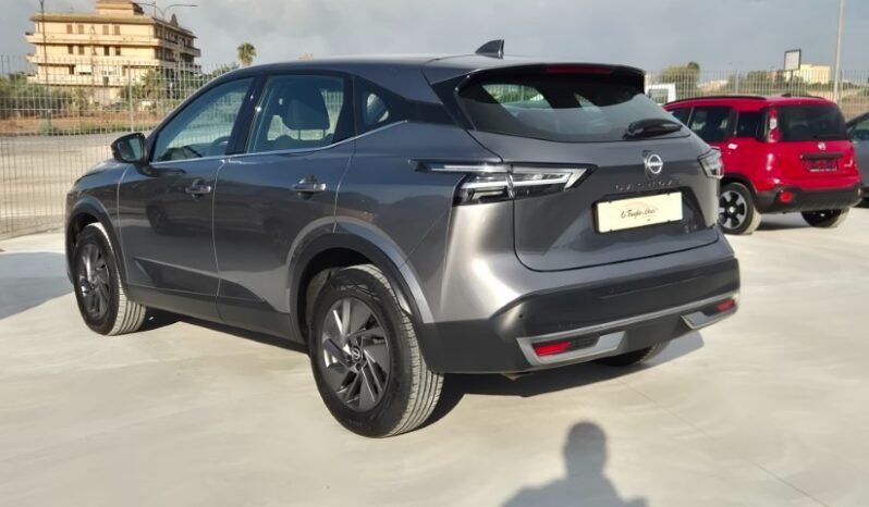 
								Nissan qashqai MHEV ACENTA 2025 completo									