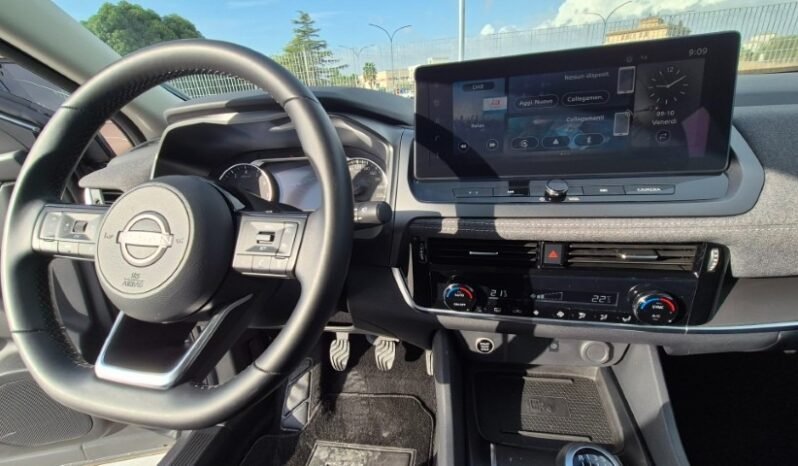 
								Nissan qashqai MHEV ACENTA 2025 completo									