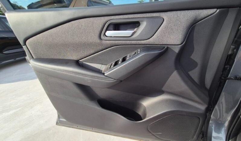 
								Nissan qashqai MHEV ACENTA 2025 completo									