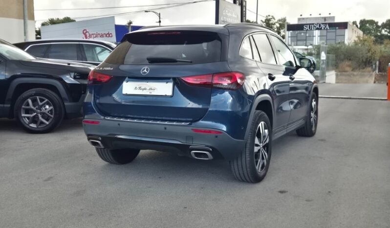 
								Mercedes GLA 200D AUT. EXECUTIVE 2021 completo									