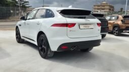
										Jaguar F-PACE AUT. R-SPORT 2016 completo									