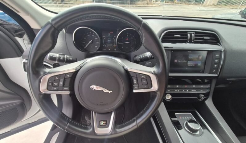 
								Jaguar F-PACE AUT. R-SPORT 2016 completo									