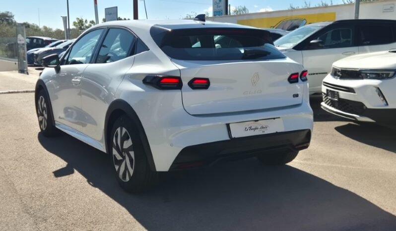 
								Renault CLIO FULL HYBRID E-TECH EVOLUTION 2026 completo									